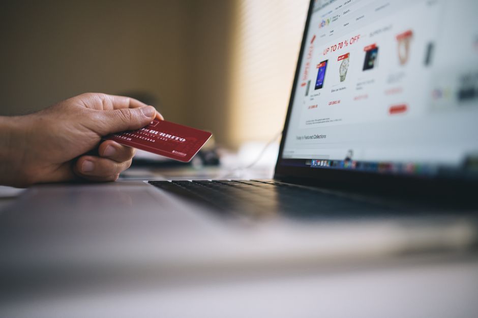 PYME costarricense vendiendo en línea con tienda web y facturación electrónica integrada