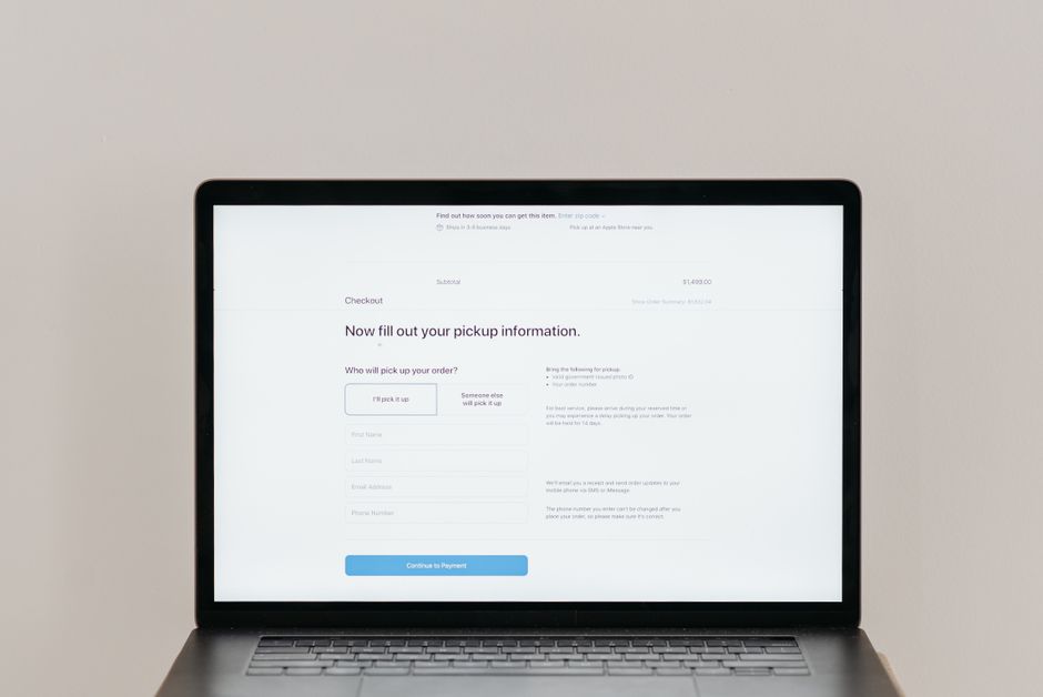 Diseño de página web para una PYME costarricense en pantalla de laptop